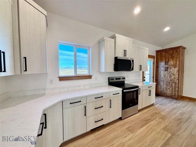 120 Thomas Way, Dillon, MT 59725