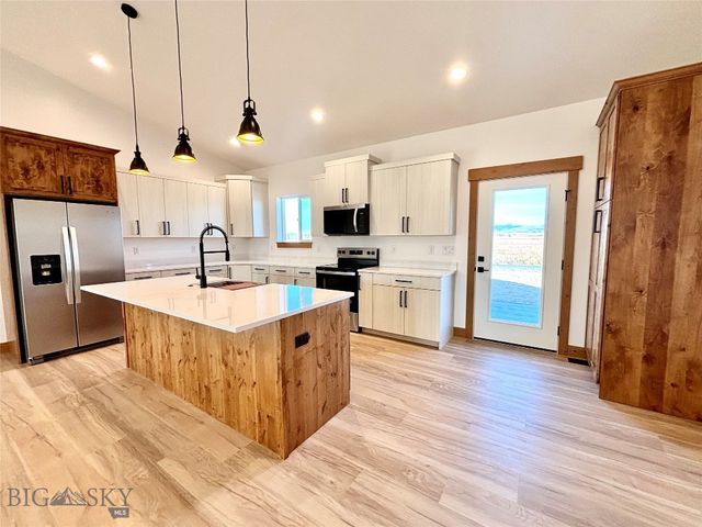120 Thomas Way, Dillon, MT 59725