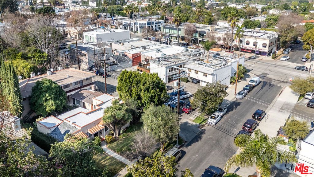 Image 12 of property listing at 4189 Greenbush Avenue, Sherman Oaks, CA 91423