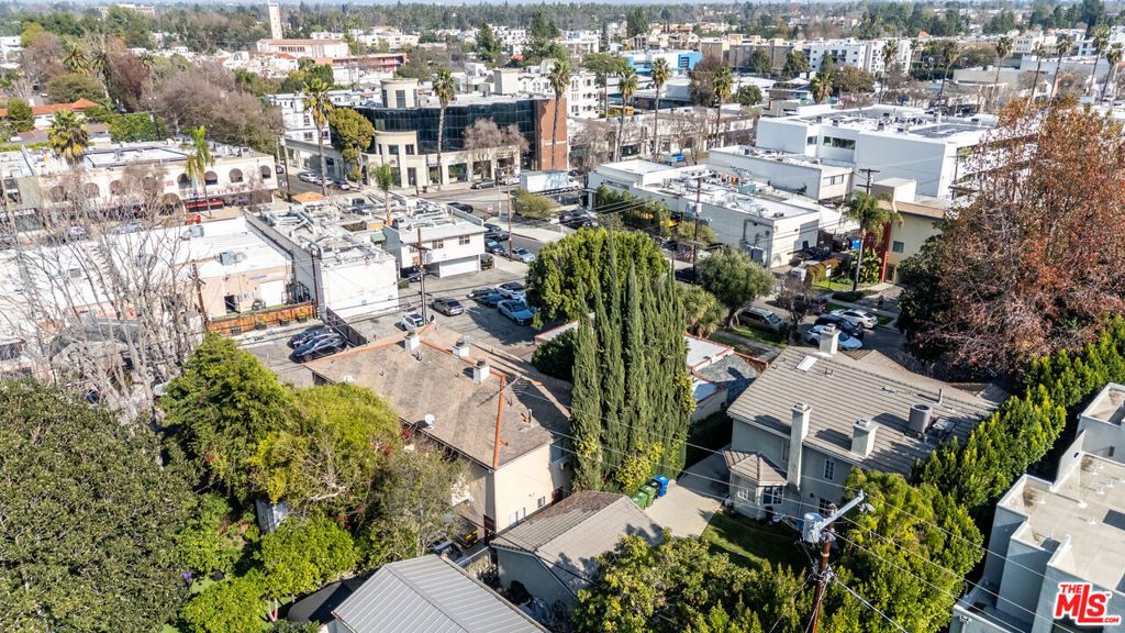 Image 19 of property listing at 4189 Greenbush Avenue, Sherman Oaks, CA 91423