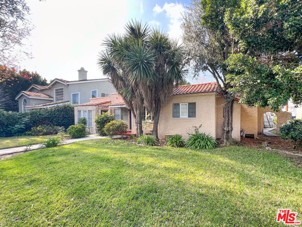 Image 2 of property listing at 4189 Greenbush Avenue, Sherman Oaks, CA 91423