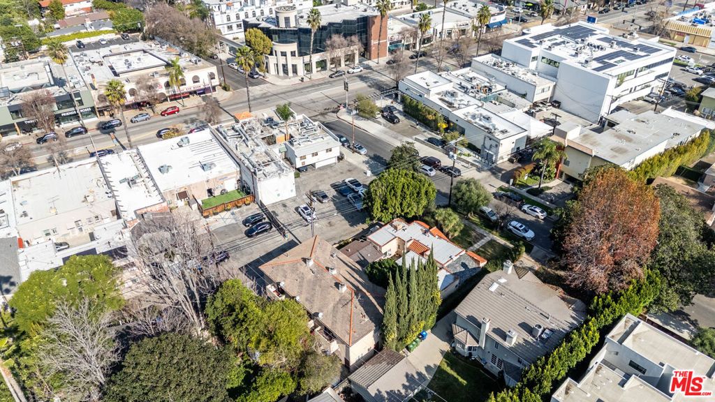 Image 20 of property listing at 4189 Greenbush Avenue, Sherman Oaks, CA 91423