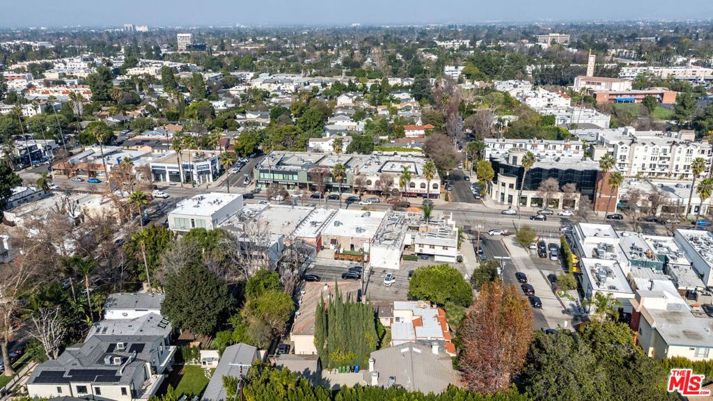 Image 22 of property listing at 4189 Greenbush Avenue, Sherman Oaks, CA 91423