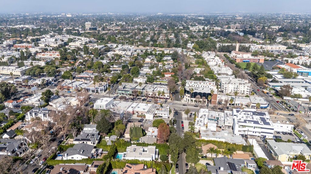 Image 25 of property listing at 4189 Greenbush Avenue, Sherman Oaks, CA 91423