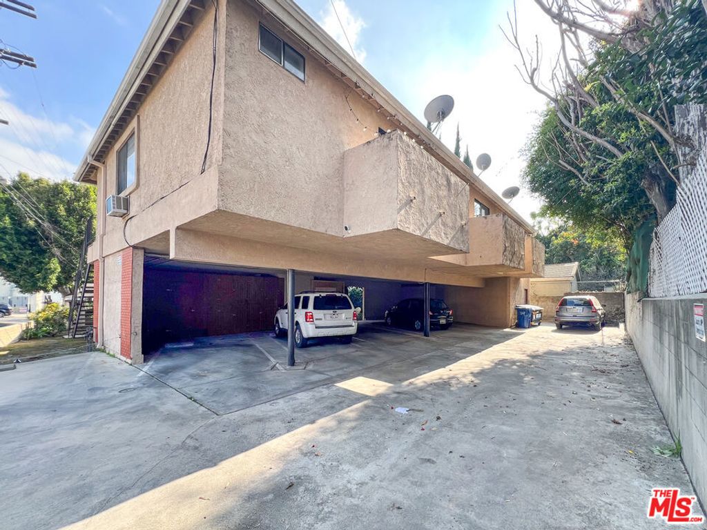 Image 6 of property listing at 4189 Greenbush Avenue, Sherman Oaks, CA 91423