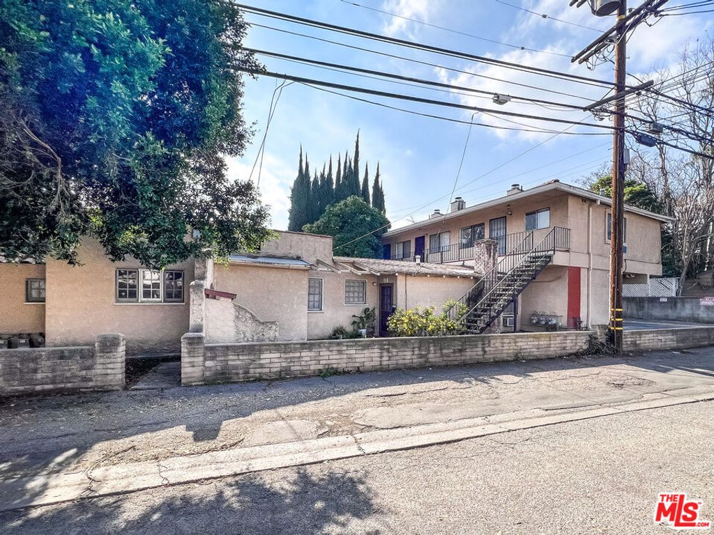 Image 7 of property listing at 4189 Greenbush Avenue, Sherman Oaks, CA 91423
