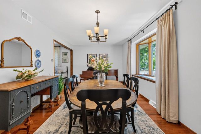 N8W27232 Woodridge LANE, Waukesha, WI 53188