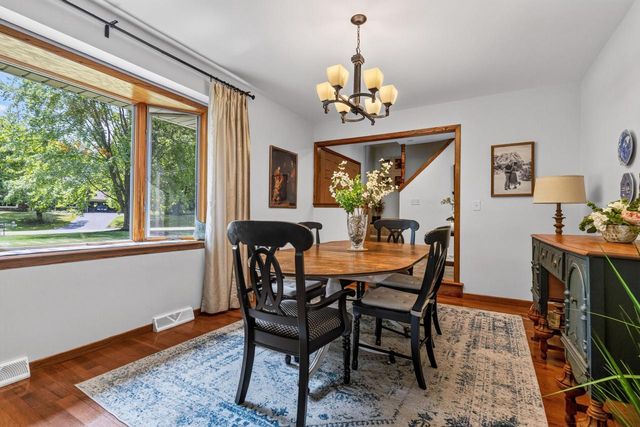 N8W27232 Woodridge LANE, Waukesha, WI 53188