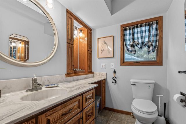 N8W27232 Woodridge LANE, Waukesha, WI 53188