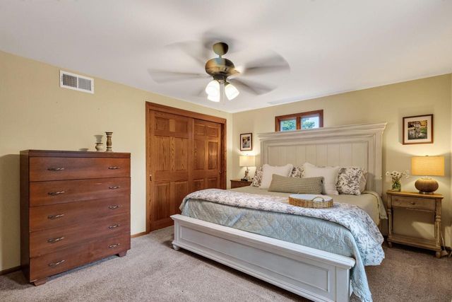 N8W27232 Woodridge LANE, Waukesha, WI 53188