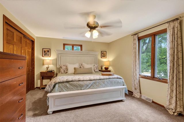 N8W27232 Woodridge LANE, Waukesha, WI 53188