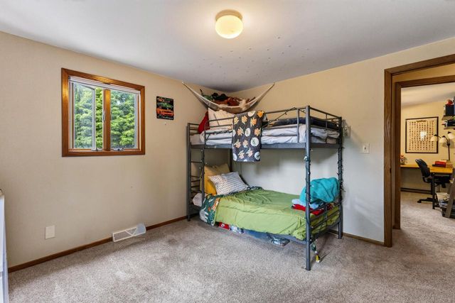 N8W27232 Woodridge LANE, Waukesha, WI 53188