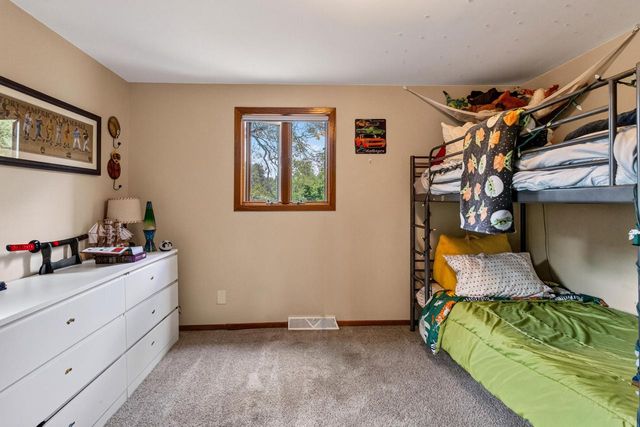 N8W27232 Woodridge LANE, Waukesha, WI 53188