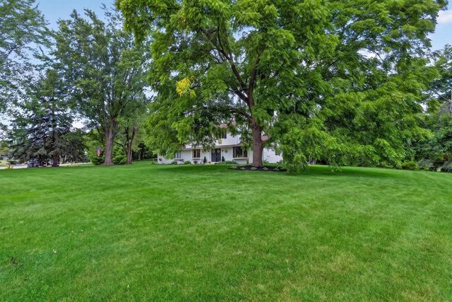 N8W27232 Woodridge LANE, Waukesha, WI 53188