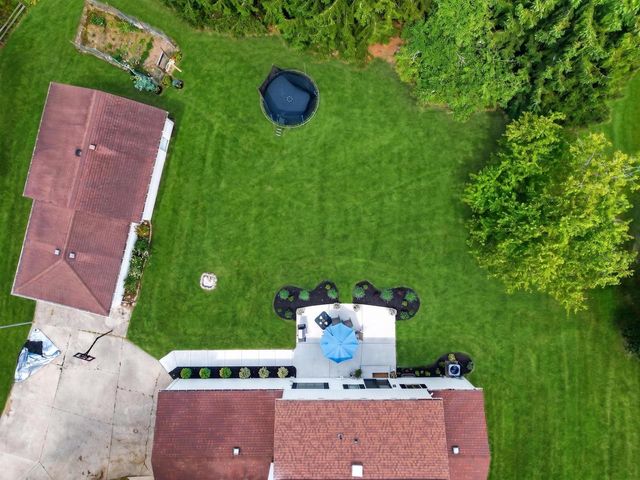 N8W27232 Woodridge LANE, Waukesha, WI 53188