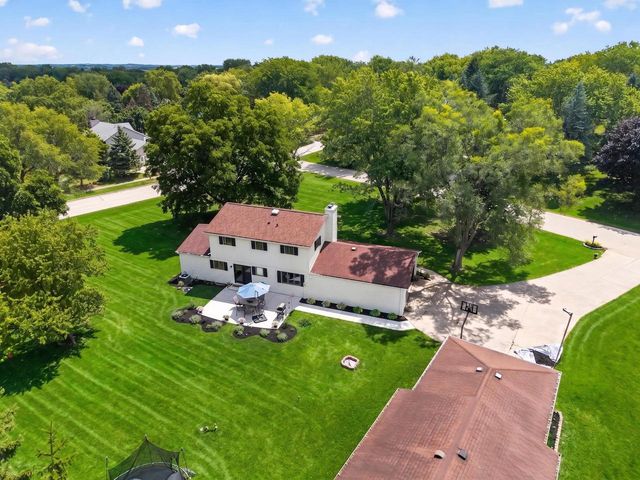 N8W27232 Woodridge LANE, Waukesha, WI 53188