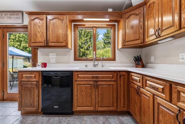 N8W27232 Woodridge LANE, Waukesha, WI 53188