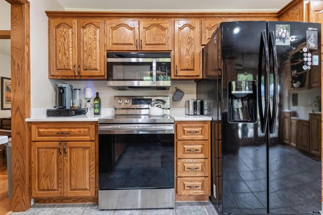 N8W27232 Woodridge LANE, Waukesha, WI 53188