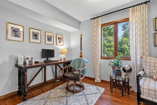 N8W27232 Woodridge LANE, Waukesha, WI 53188