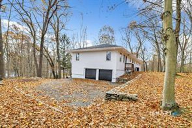 93 Tersana Drive, Easton, CT 06612