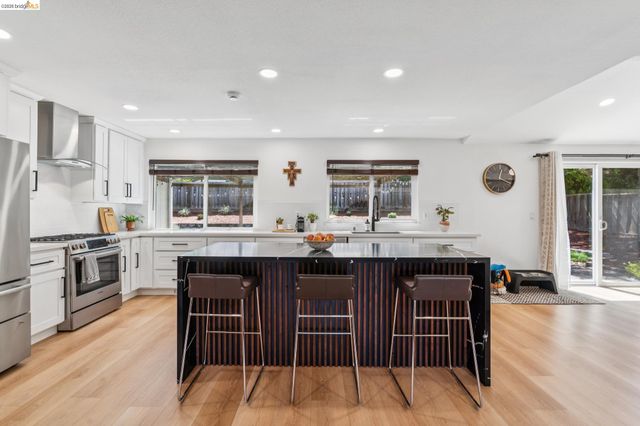 3093 Diablo View Rd, Pleasant Hill, CA 94523