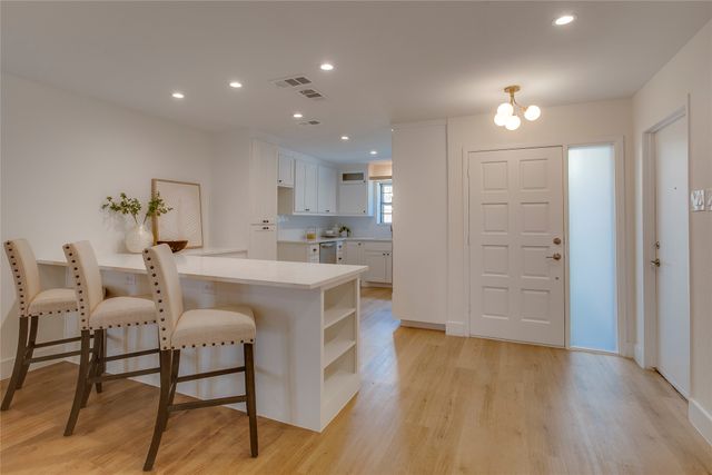 2143 Kessler Court 38, Dallas, TX 75208