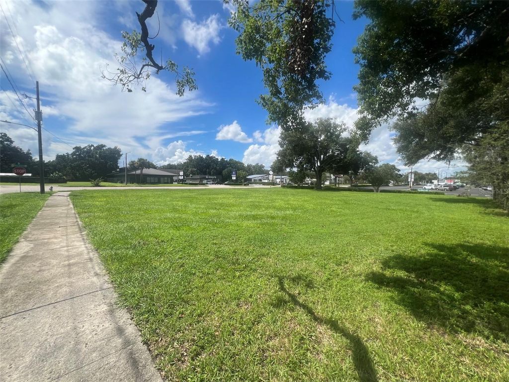 Image 2 of property listing at 3412 CURRY FORD ROAD, Orlando, FL 32806