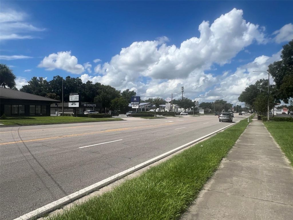 Image 4 of property listing at 3412 CURRY FORD ROAD, Orlando, FL 32806