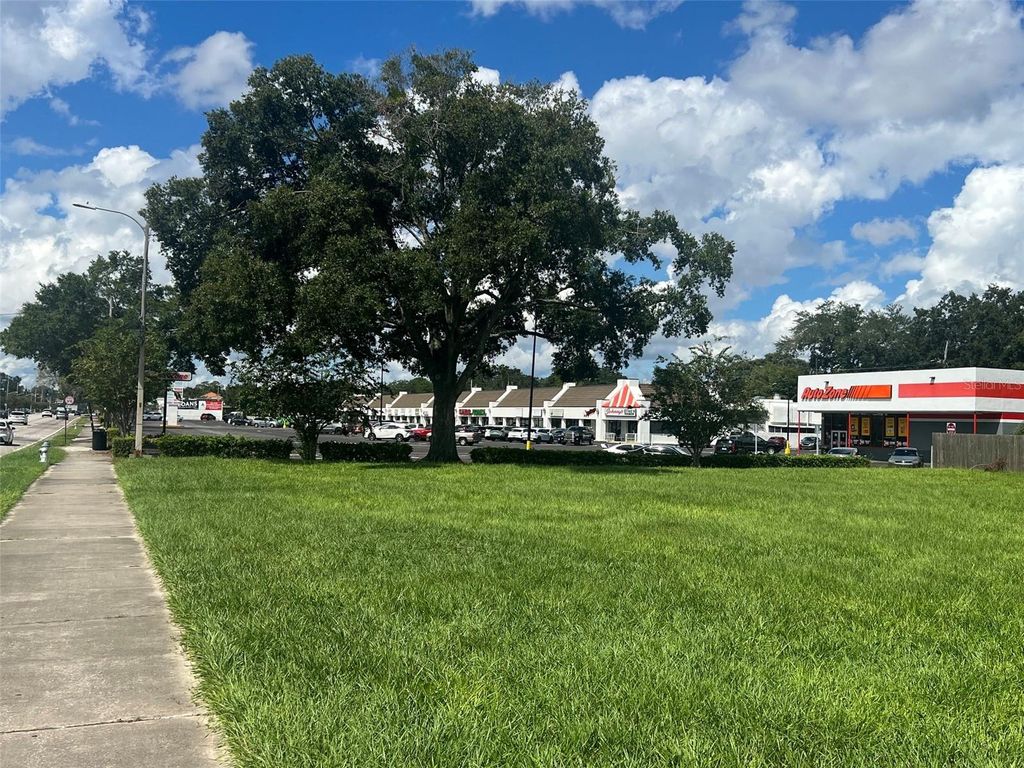 Image 5 of property listing at 3412 CURRY FORD ROAD, Orlando, FL 32806