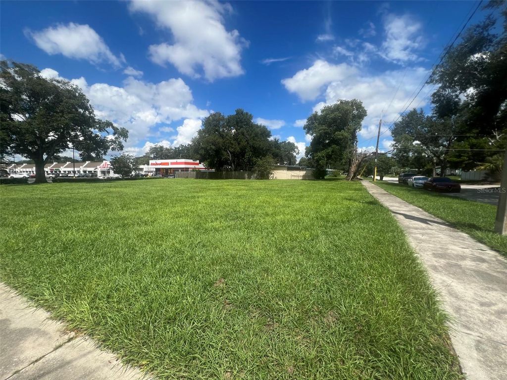 Image 6 of property listing at 3412 CURRY FORD ROAD, Orlando, FL 32806