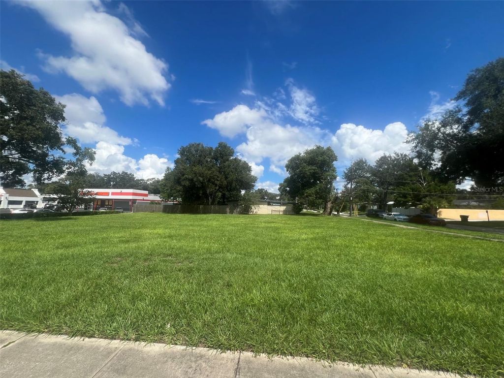 Image 7 of property listing at 3412 CURRY FORD ROAD, Orlando, FL 32806