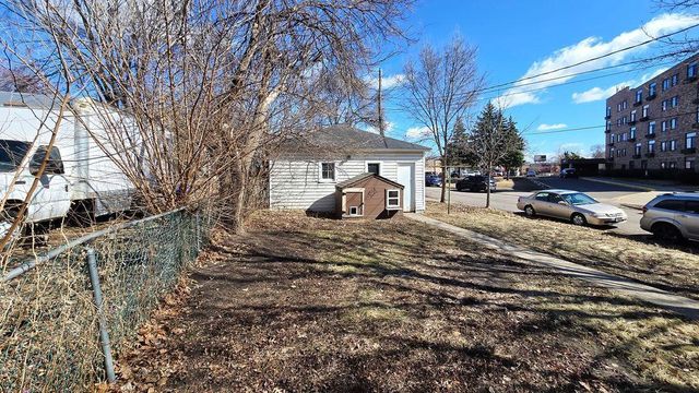 922 N Woodbridge Street, Saint Paul, MN 55117