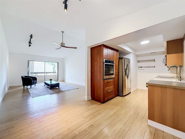 5247 VINELAND ROAD 202, Orlando, FL 32811