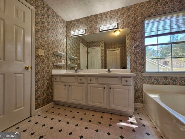 104 Meadow Wood Drive, Macon, GA 31206