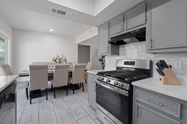 1002 Parkside CIR, Round Rock, TX 78664