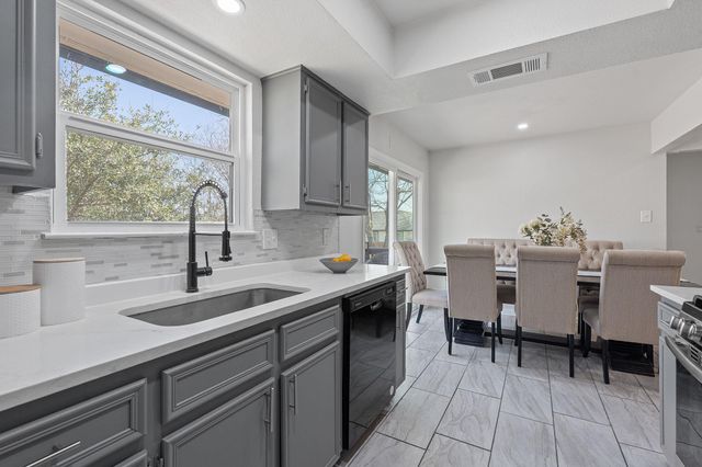 1002 Parkside CIR, Round Rock, TX 78664