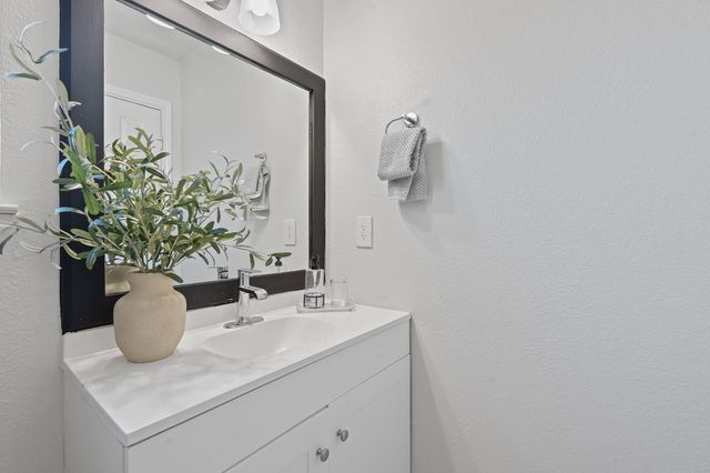 1002 Parkside CIR, Round Rock, TX 78664