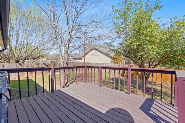 1002 Parkside CIR, Round Rock, TX 78664