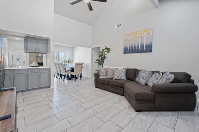 1002 Parkside CIR, Round Rock, TX 78664