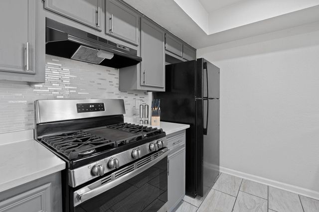 1002 Parkside CIR, Round Rock, TX 78664