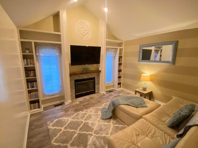 241 Country Club Lane, Canton, MI 48188