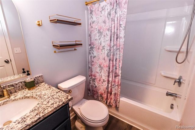 1466 Luxington Drive, Lapeer, MI 48446