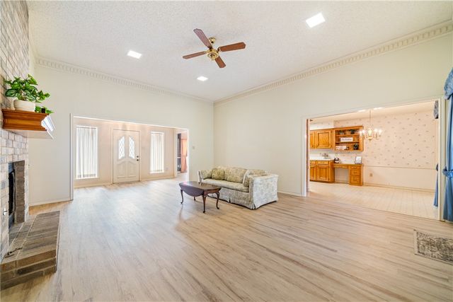 7406 Lugano Dr, Corpus Christi, TX 78413