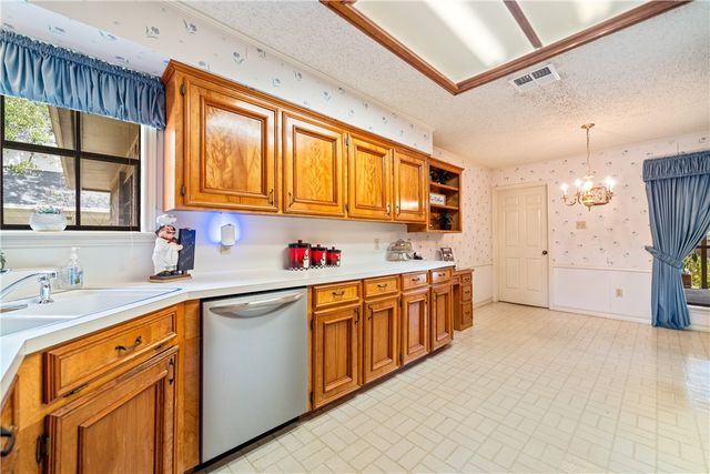 7406 Lugano Dr, Corpus Christi, TX 78413