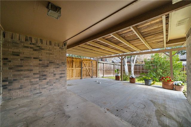 7406 Lugano Dr, Corpus Christi, TX 78413