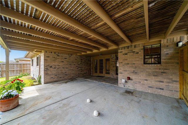 7406 Lugano Dr, Corpus Christi, TX 78413