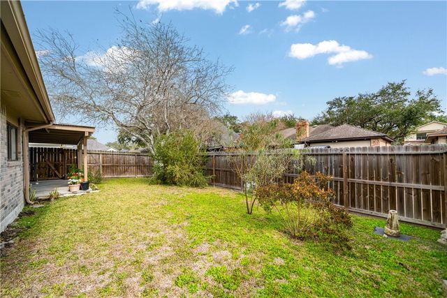 7406 Lugano Dr, Corpus Christi, TX 78413