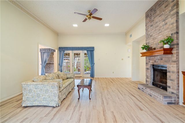 7406 Lugano Dr, Corpus Christi, TX 78413