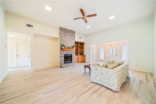 7406 Lugano Dr, Corpus Christi, TX 78413