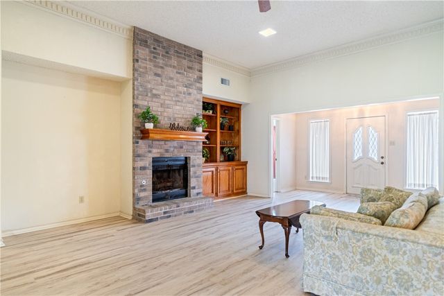 7406 Lugano Dr, Corpus Christi, TX 78413